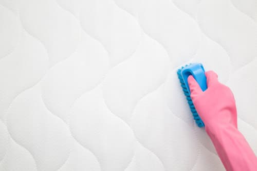 4 Mistakes To Avoid When Cleaning Your Mattress